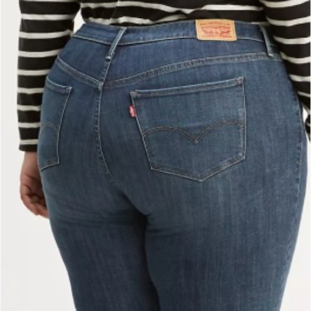 Levi’s Women’s Plus Size Medium Wash Skinny Jeans